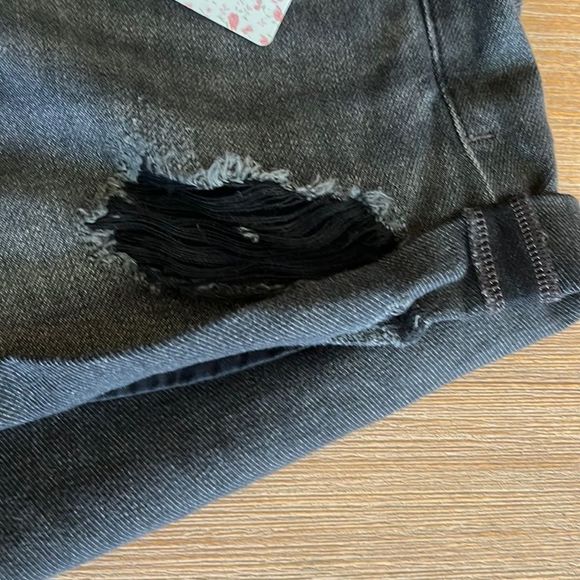 FREE PEOPLE - Romeo Rolled Cut Off Denim Shorts Black Mambo Size 30 - Picture 5 of 14